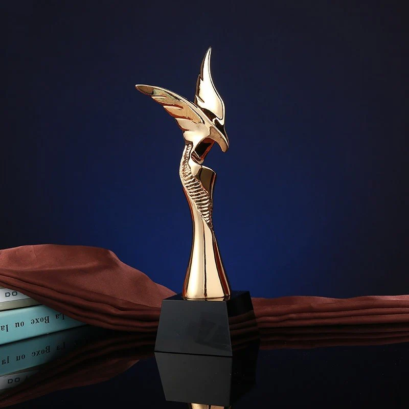 2022 New Golden Eagle Trophy - Image 2