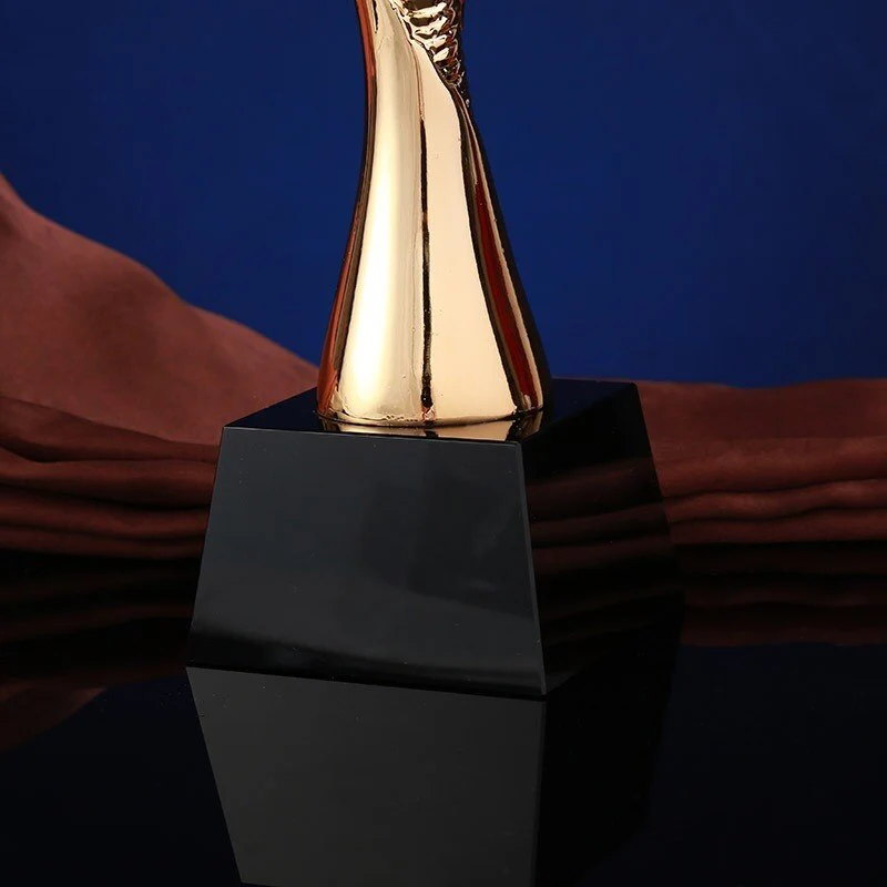 2022 New Golden Eagle Trophy - Image 5