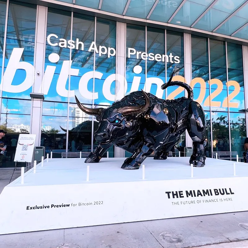 Miami Bull Souvenir Statue - Image 3