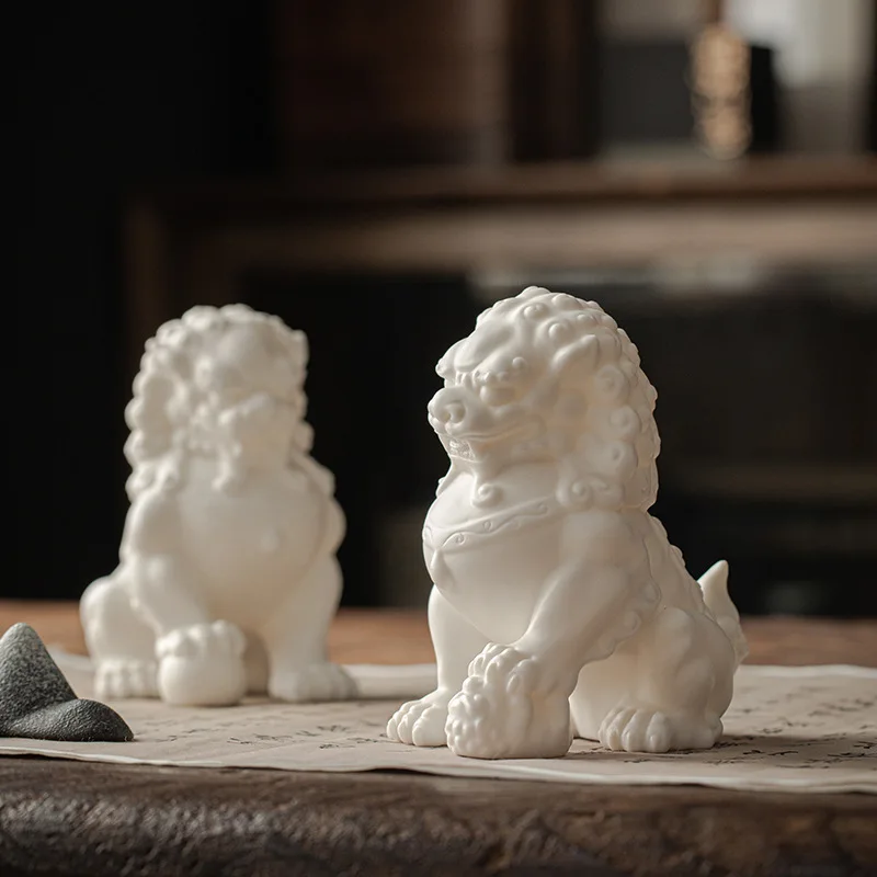 White Ceramic Lion Souvenir - Image 3