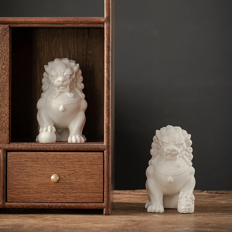 White Ceramic Lion Souvenir - Image 5